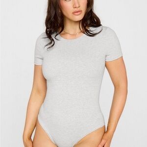 YITTY Cream Short Sleeve Top